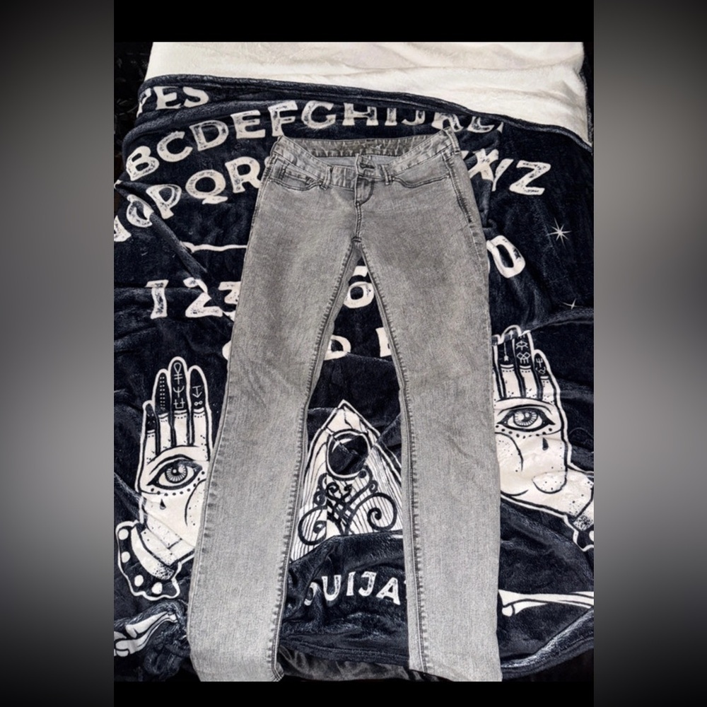Gray Skinny Jeans with Classic Style